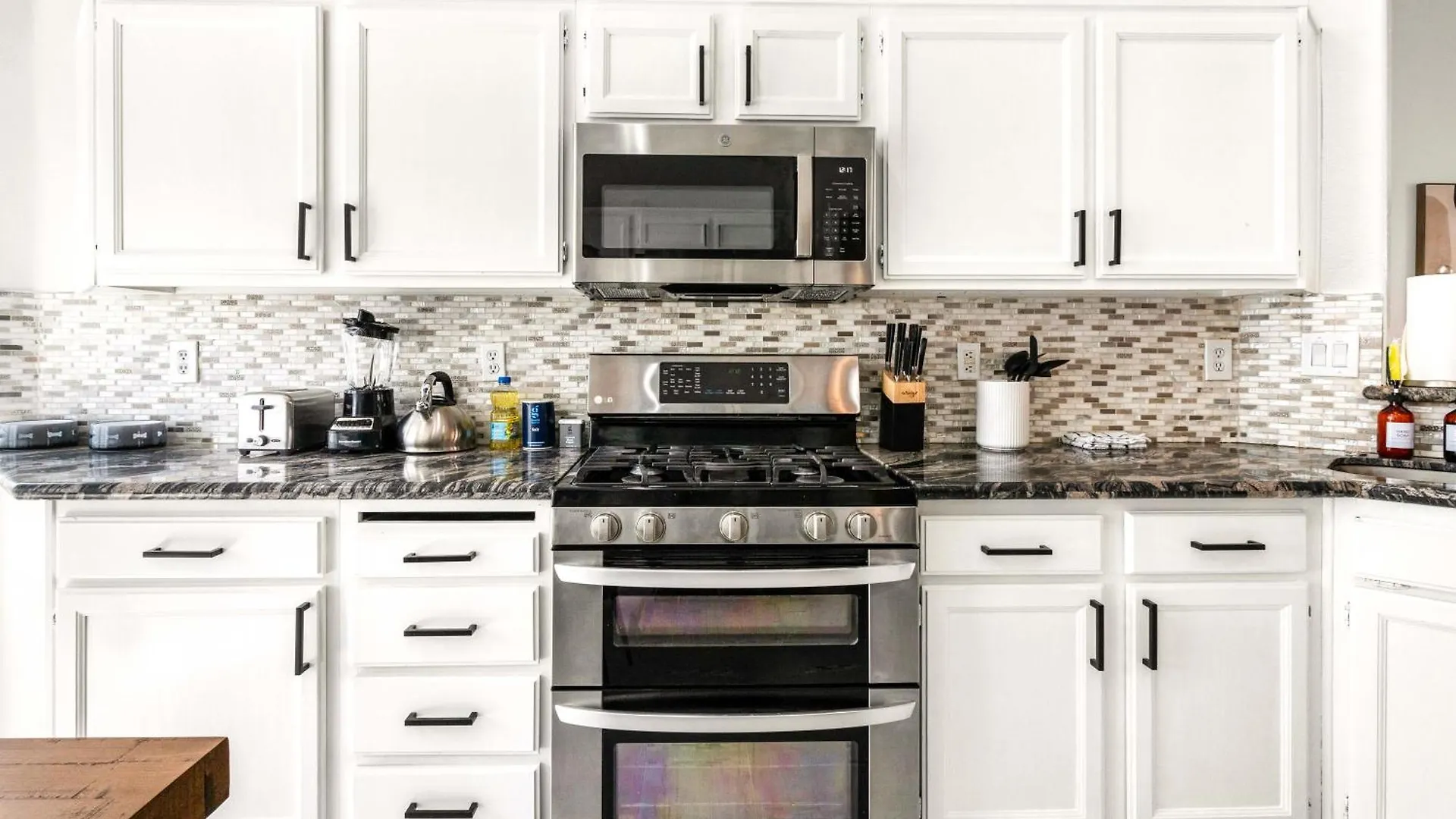 Spacious 5 Bedroom House With Heated Pool And Jacuzzi Las Vegas ABD