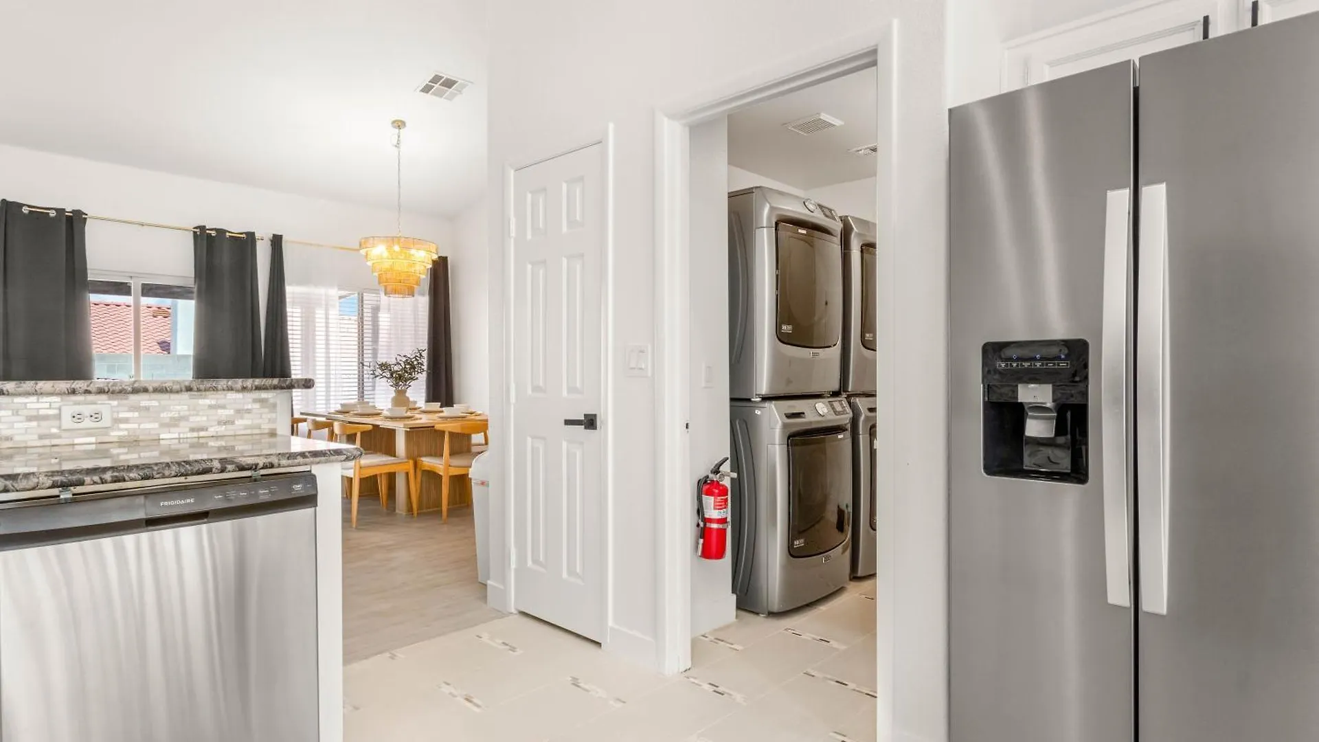 Spacious 5 Bedroom House With Heated Pool And Jacuzzi Las Vegas ABD
