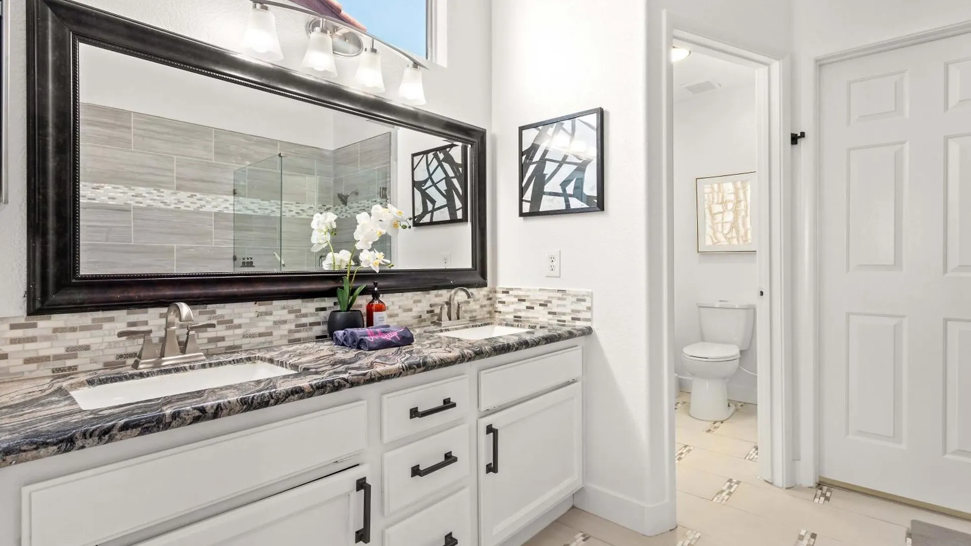 Spacious 5 Bedroom House With Heated Pool And Jacuzzi Las Vegas